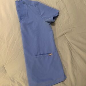 Double pocket Casma scrub top, ceil blue, size small